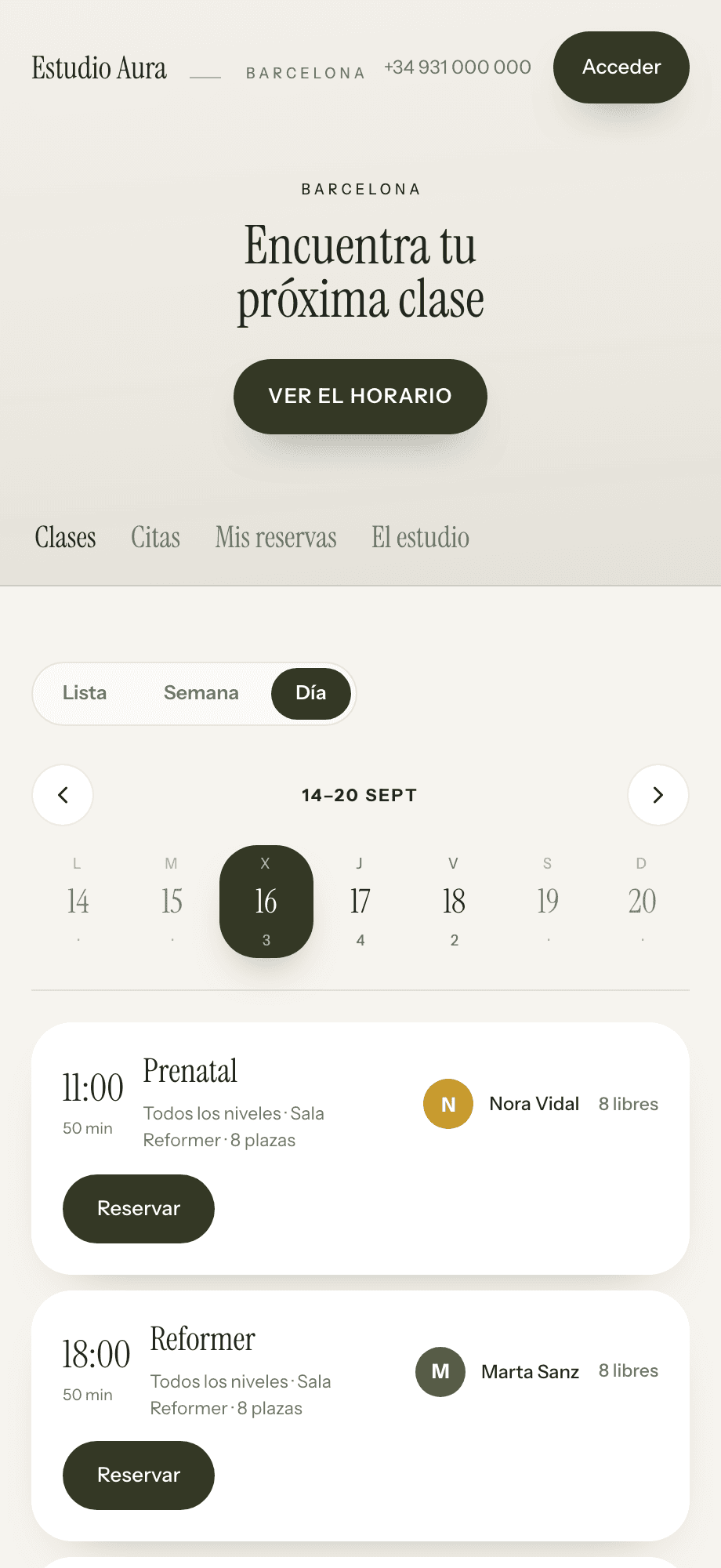 Página pública de reservas de un estudio de Pilates, vista en un móvil